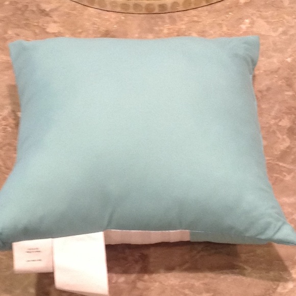 NWOT teal blue accent pillow with white pleats. - Picture 4 of 5